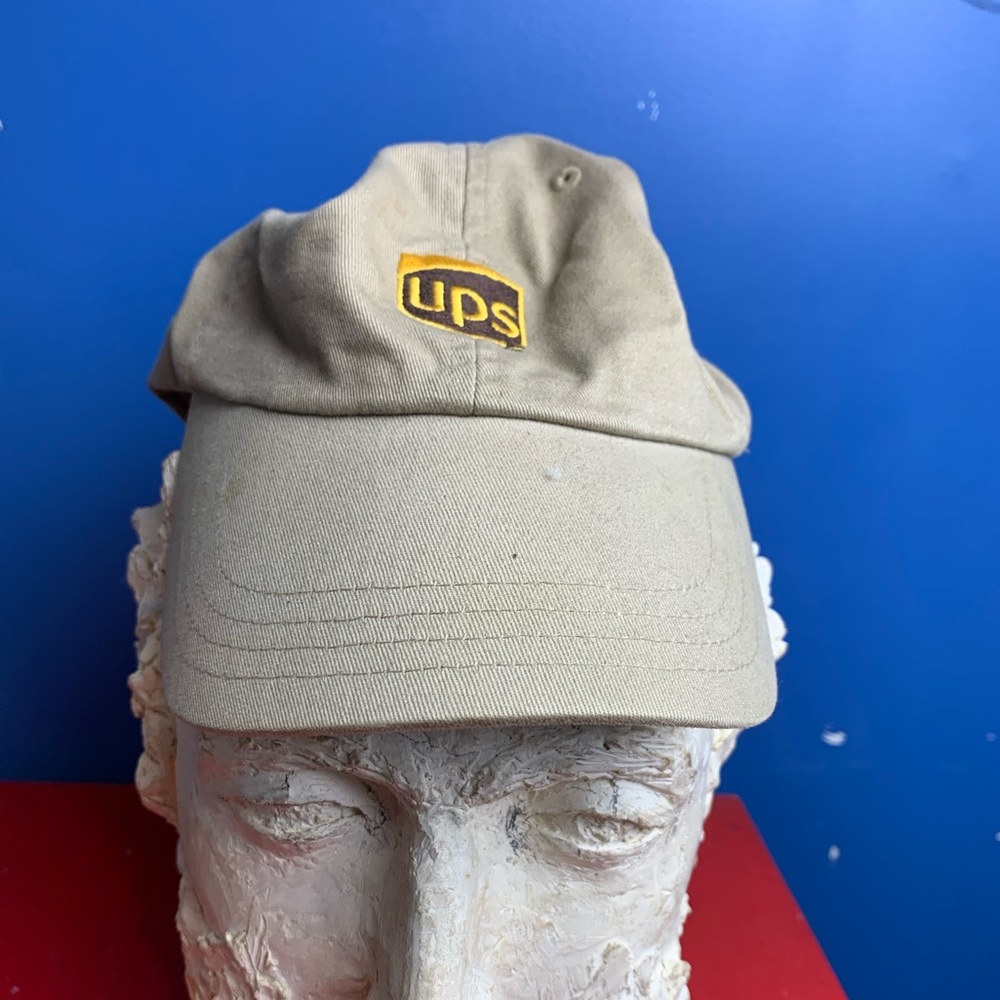 UPS Hat - Picture 2 of 4
